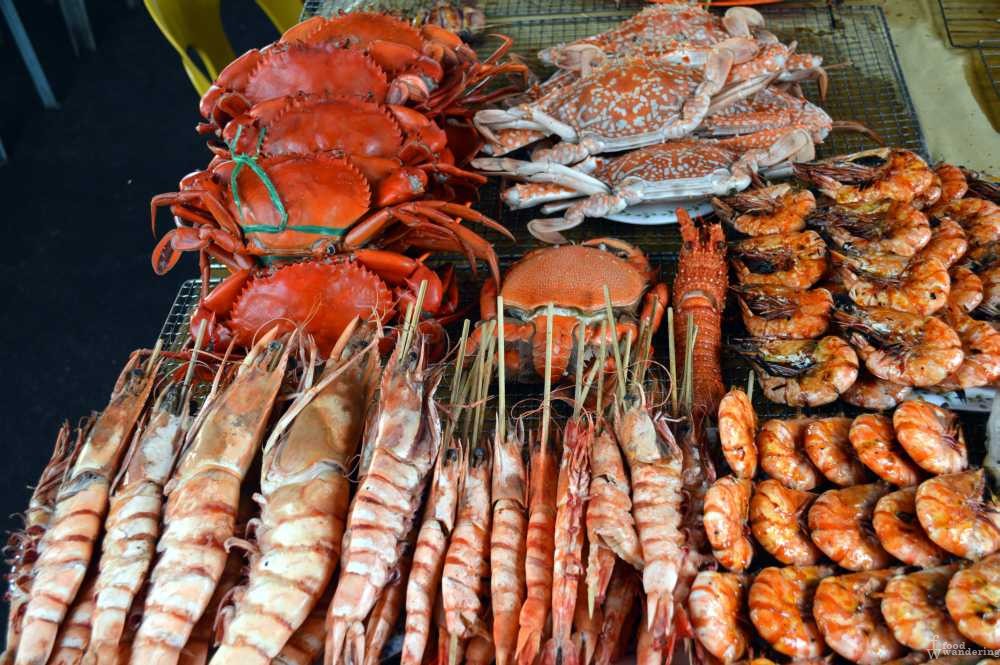 Свежие морепродукты на Борнео
